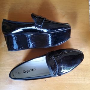 Black patent platform flats